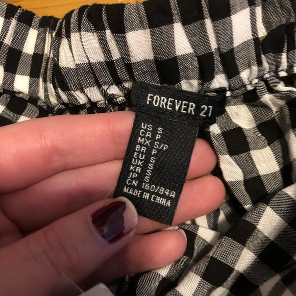 Forever 21 black and white off the shoulder top - Picture 5 of 7
